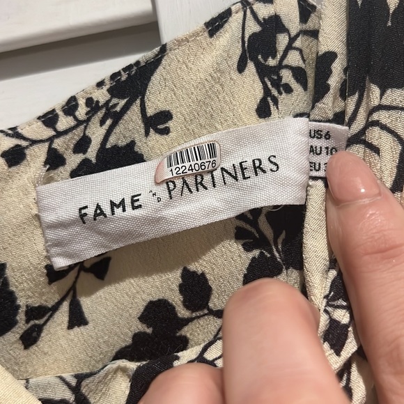 Fame & Partners “The London Jumpsuit” floral crepe material with pockets - Picture 12 of 13